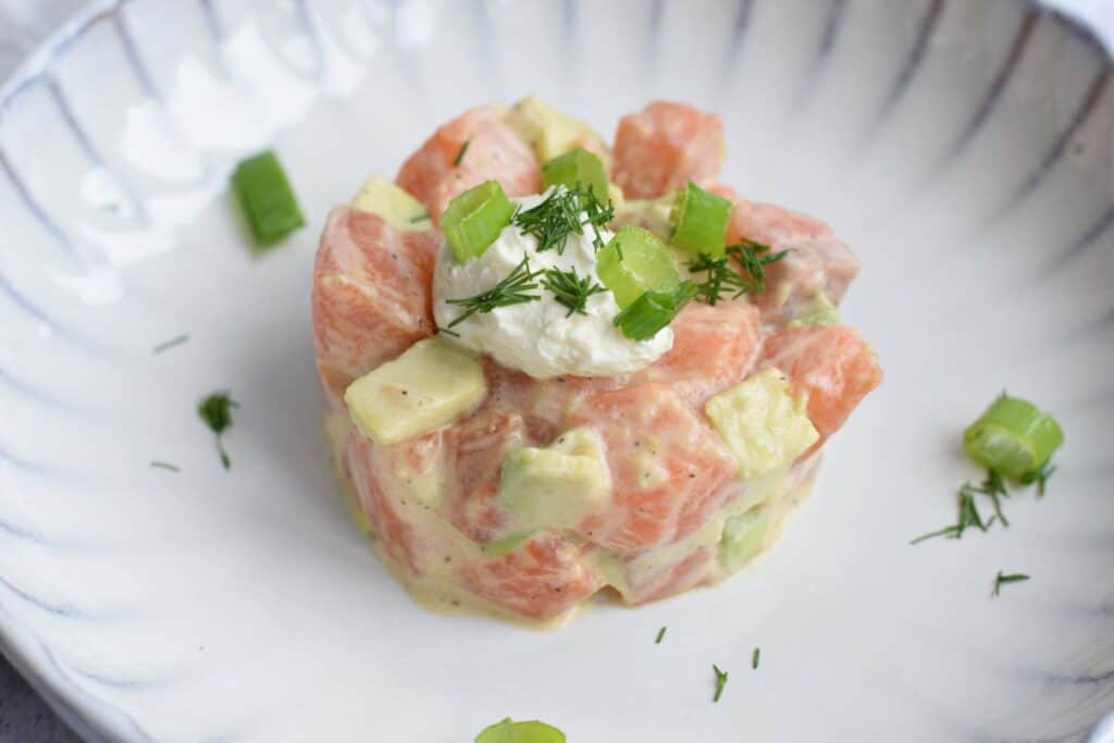 Low FODMAP salmon tartare with avocado | Karlijn's Kitchen